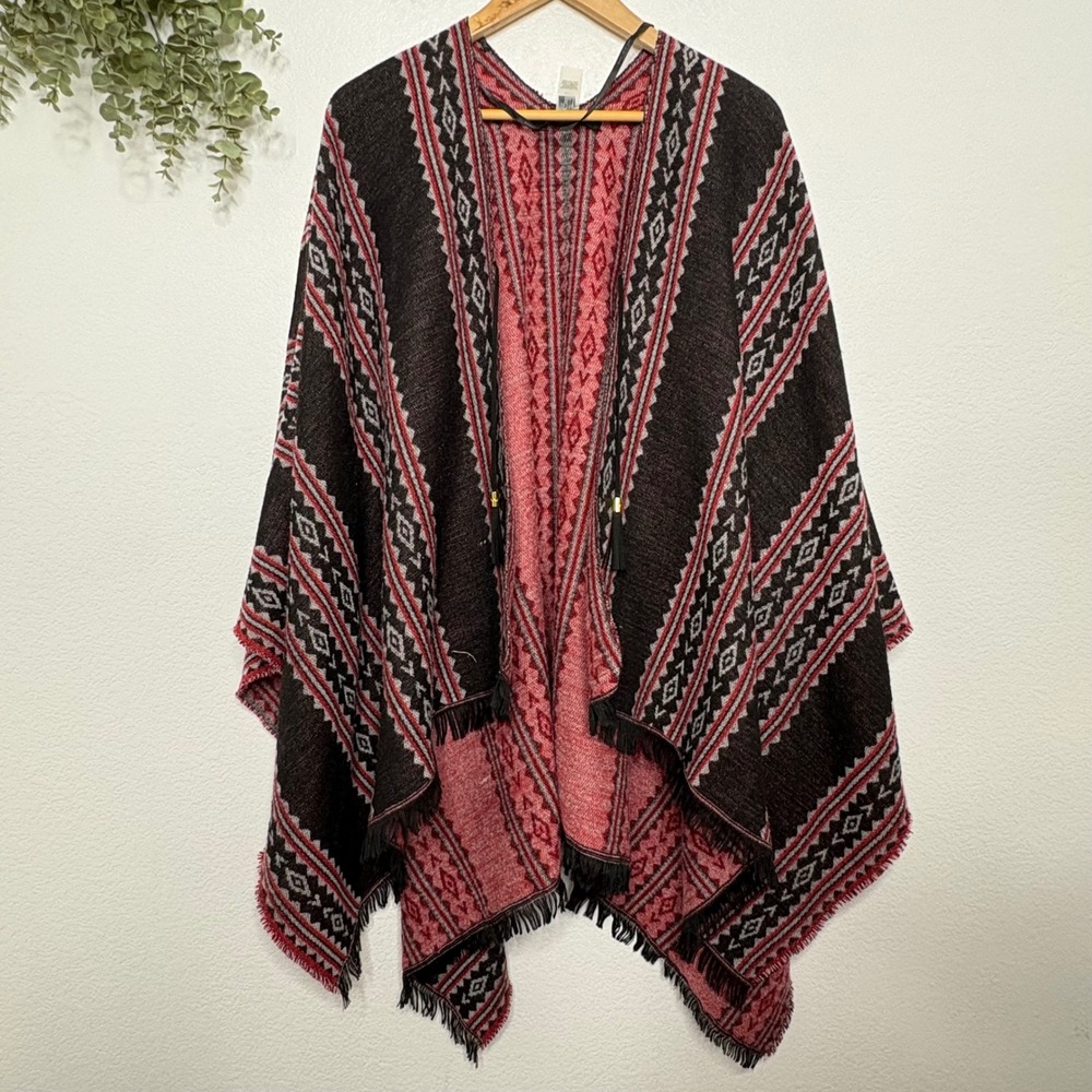 Marc New York Andrew Marc Black Red Geometric Southwestern Fringe Poncho Wrap OS - Picture 2 of 7